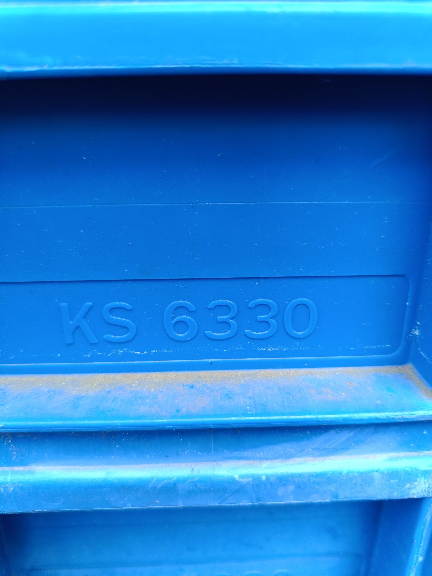 600x400x330 skrzynki plastikowe pojemniki magazynowe zamykane pokrywa