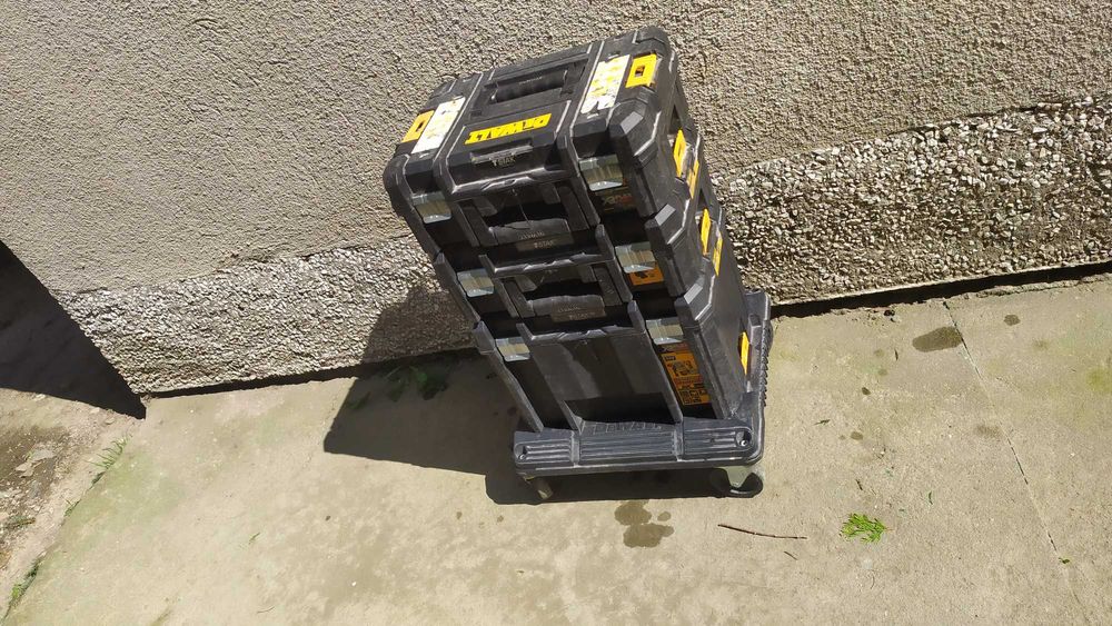 Skrzynki dewalt plus transporter skrzynek