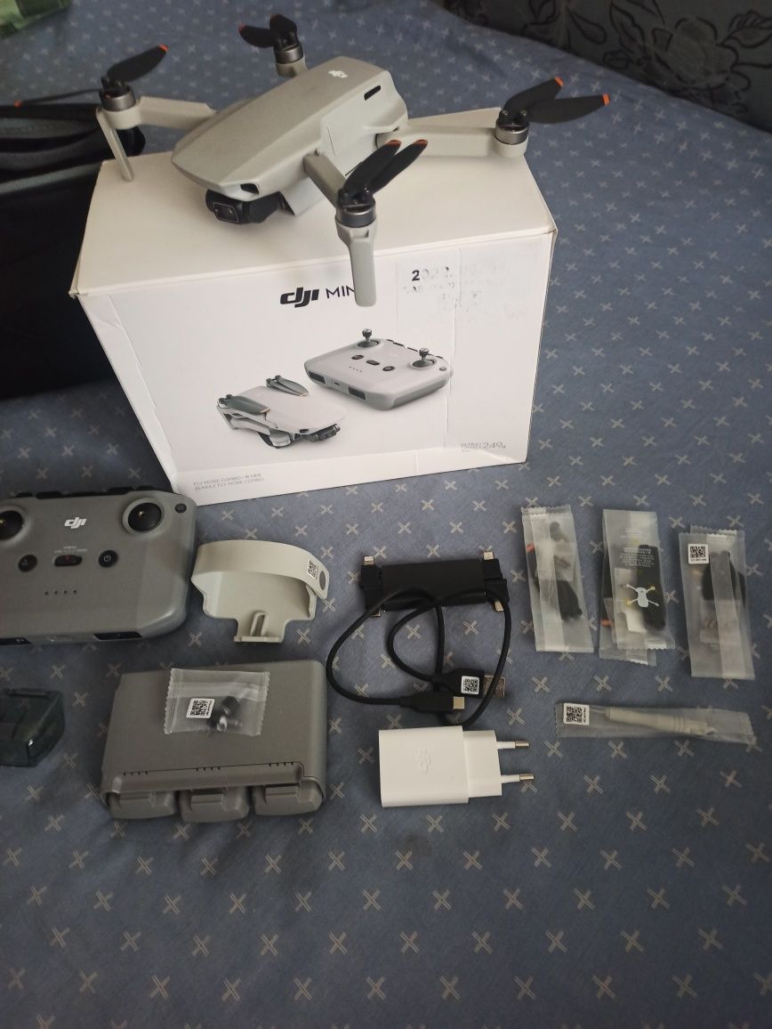 Dron Dji Mini 2Fly More Combo.