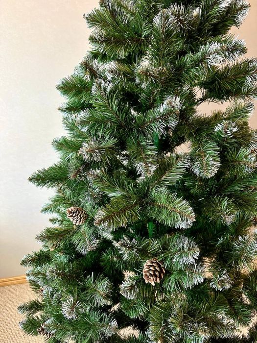 Штучна ялинка з шишками, висота 2,2 м