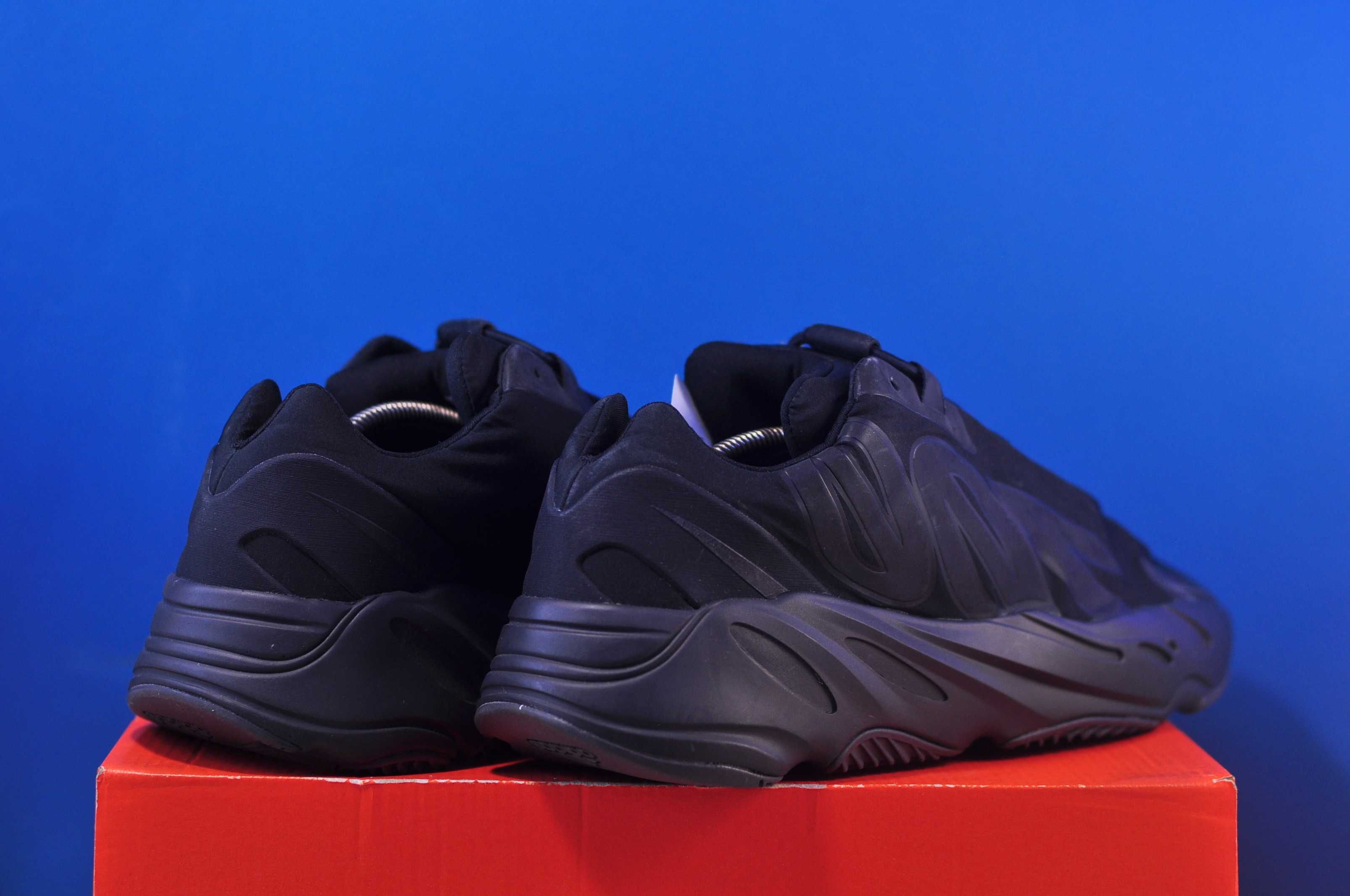 Кроссовки  Adidas Yeezy Boost 700 MNVN 'Triple Black'  Оригінал