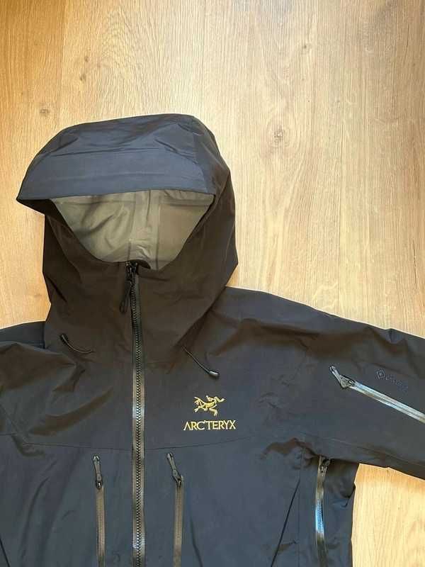 C’est Arc’teryx Alpha SV Noir S