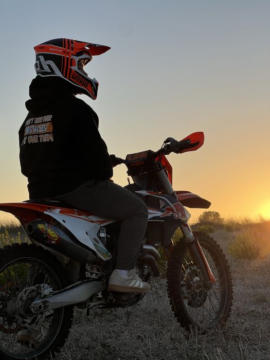 KTM SX-F 350/2017 bastante material, escape FMF…