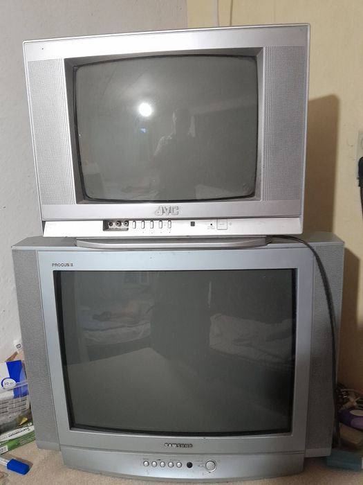 Телевизор      JVC.