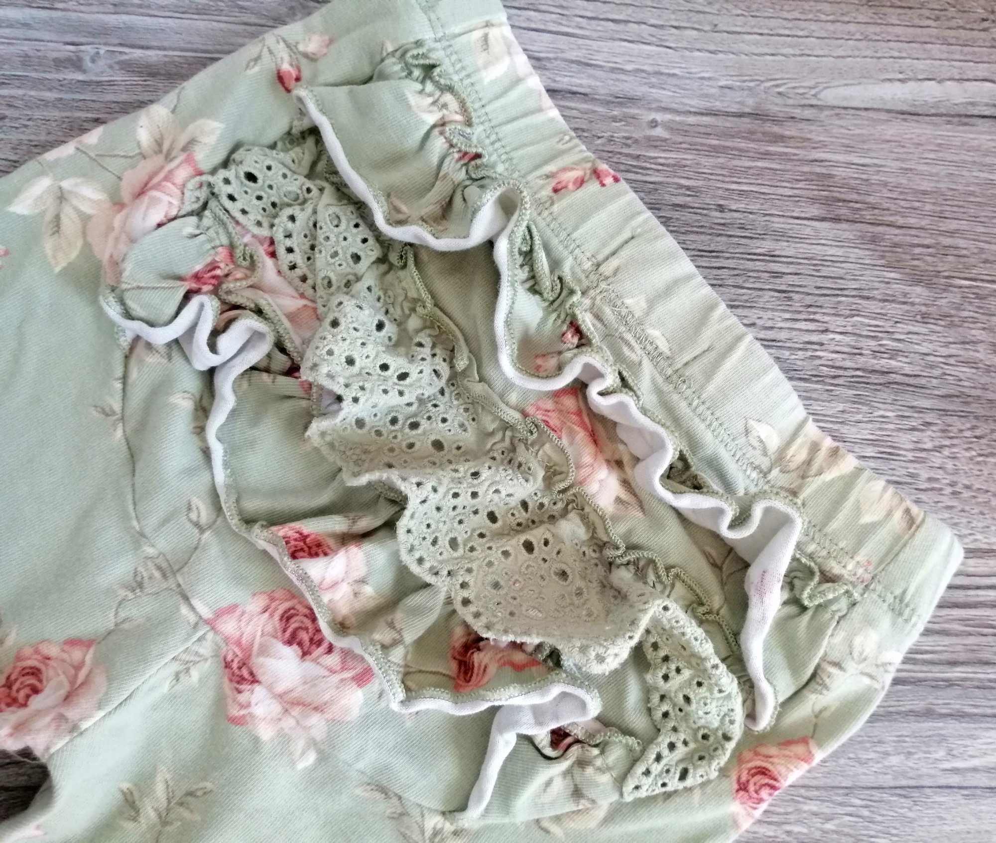 Newbie zielone legginsy w róże 86