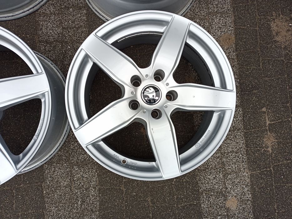 17" Skoda Karoq Kodiak Superb Octavia Audi A6 A4 B8 Vw Passat Arteon