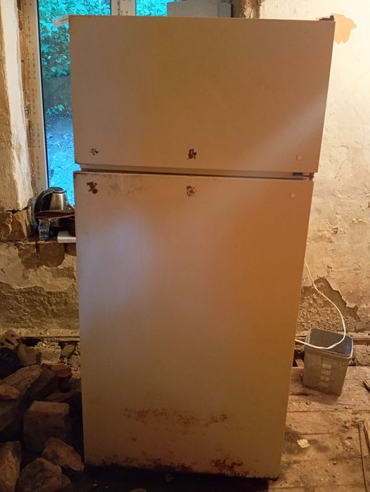 Холодильник двокамерний у доброму стані