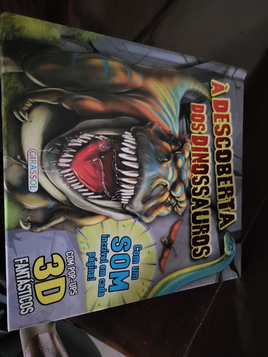Livro a descoberta dos dinossauros 3d