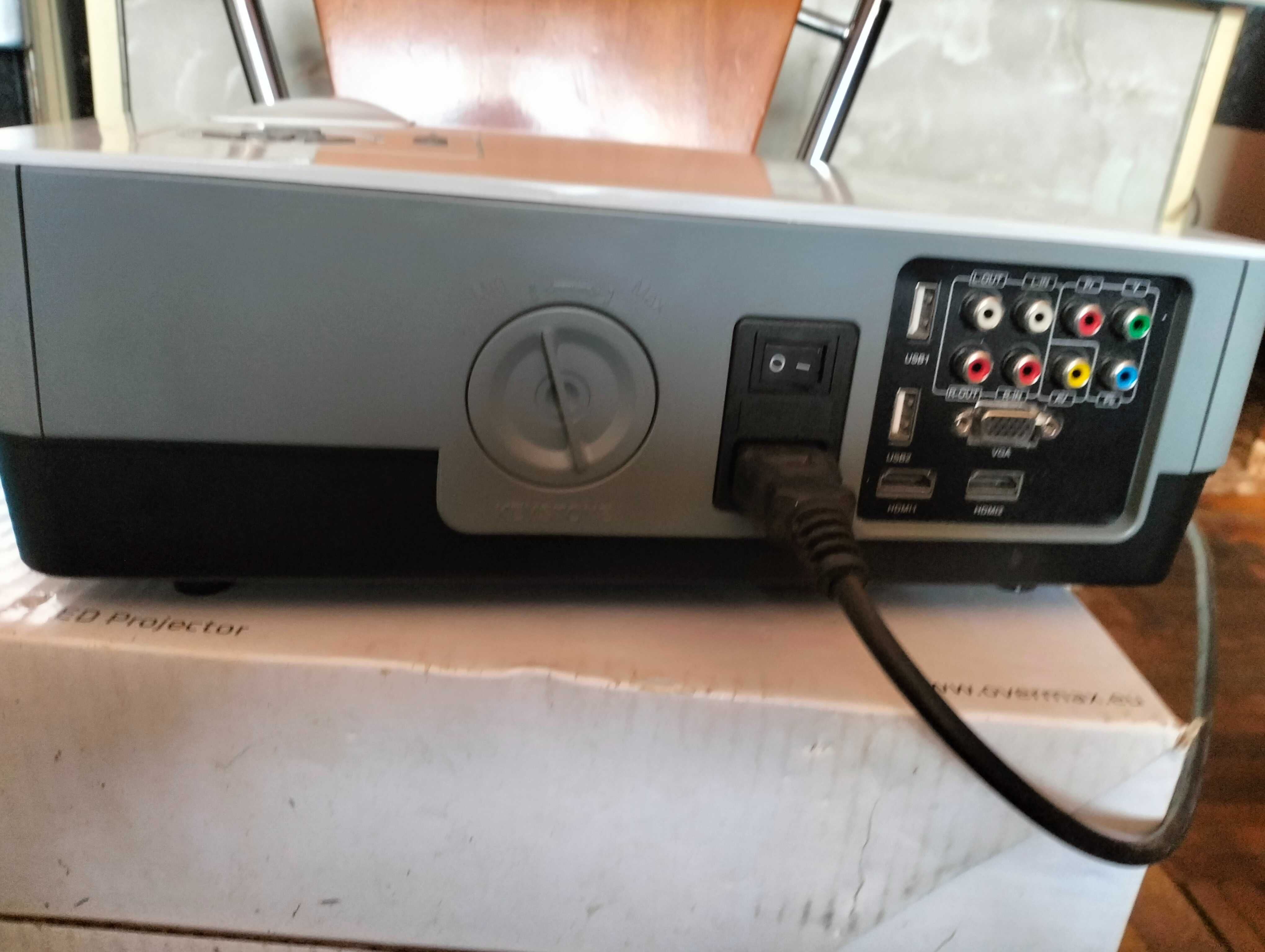 Sprzedam projektor overmax