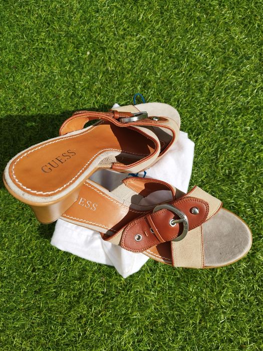 Sandálias Guess novas
