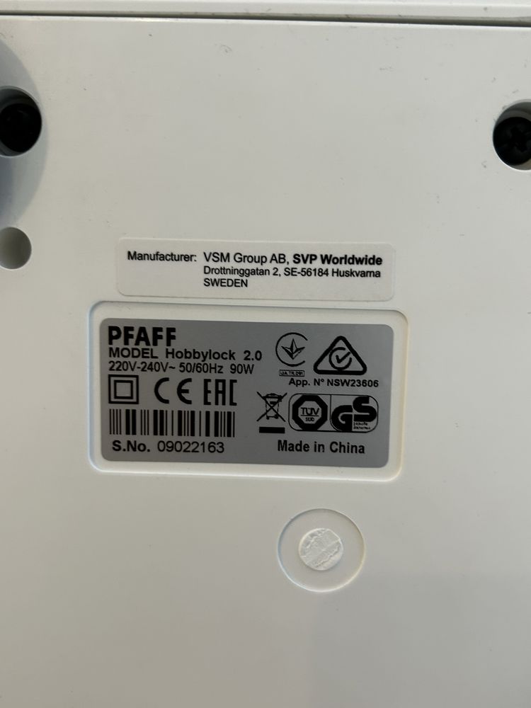 Máquina Corte e Cose Domestica PFAFF hobbylock 2.0