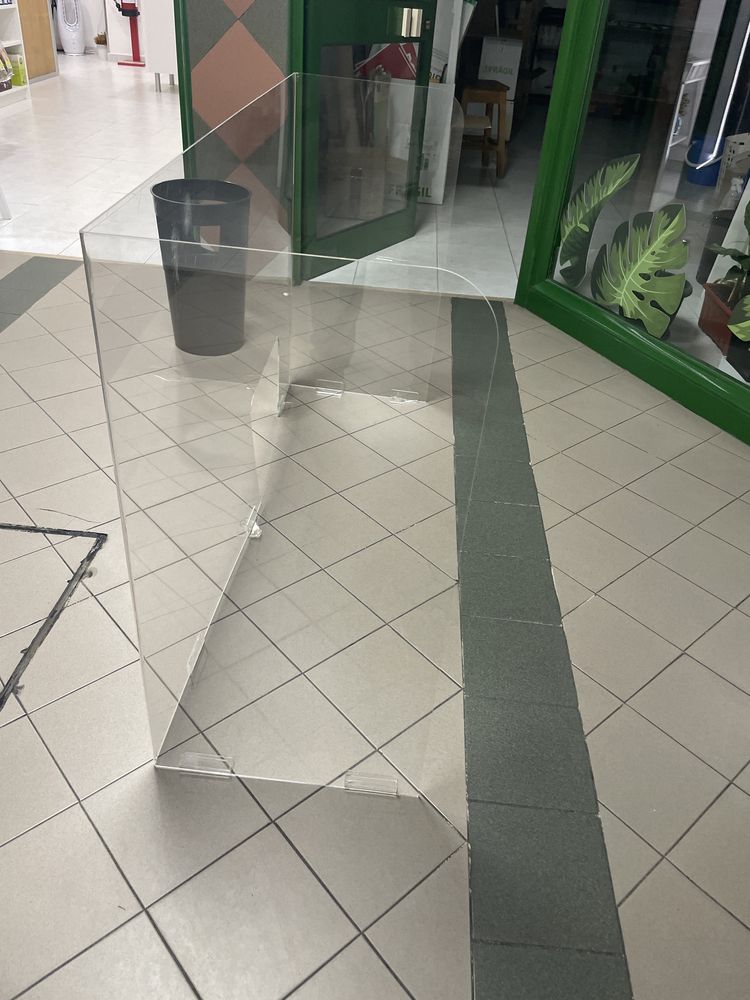 Protector de atendimento em acrilico