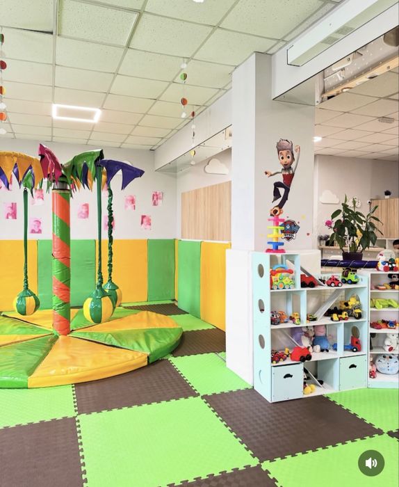 ТЕРМІНОВО Продам  діючу  дитячу кімнату-ресторан