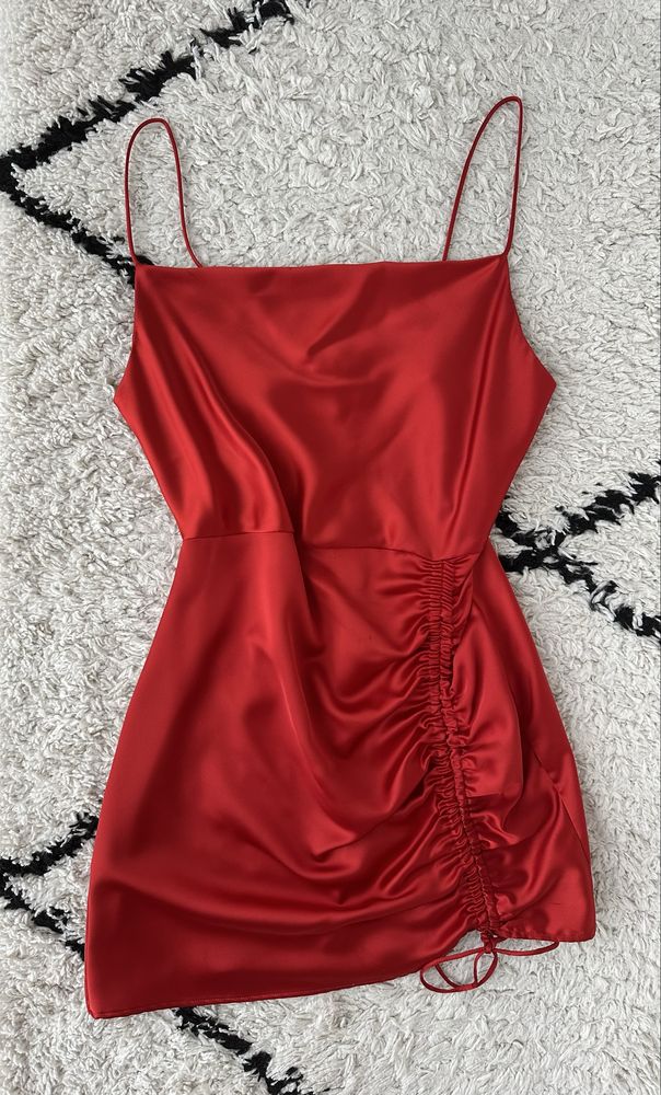 Vestido acetinado vermelho ZARA