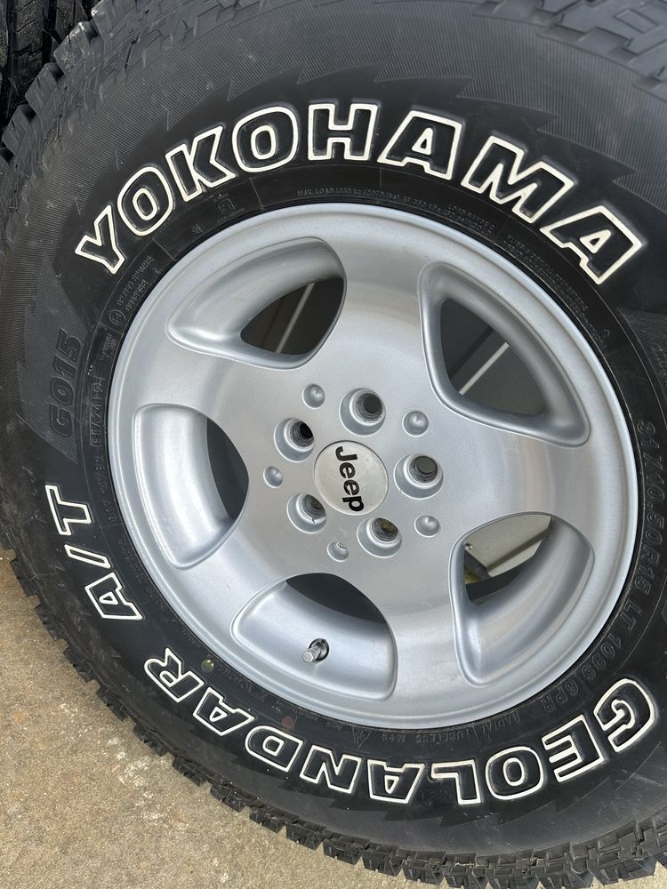 Alufelgi jeep XJ opony yokohama 31x10.50 R15 wielosezon komplet