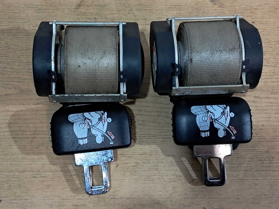 AUDI Q7 4L pas bezpieczeństwa 2 sztuki 3 rząd pasy tył tylny