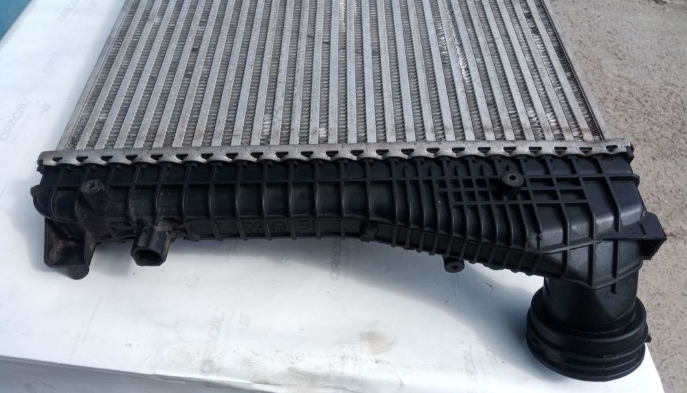 Радиатор интеркулер Volkswagen Тигуан Passat