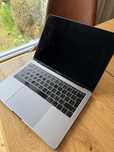 MacBook Pro 13'', Core i7, 16GB, 250GB HDD, 2017 - uszkodzona matryca