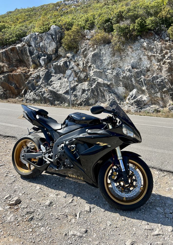 Yamaha YZF R1 SuperBike