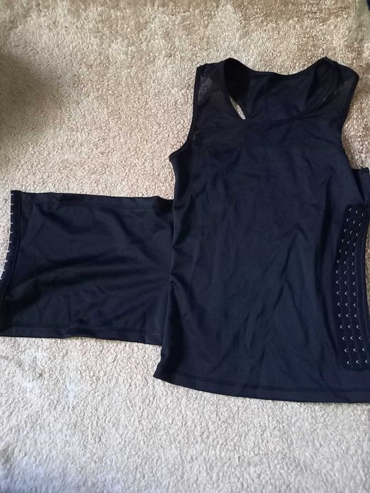 Спортивная майка.спереди утяжка  на крючках.размер S