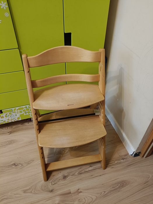 Krzeslo krzesełko do karmienia drewniane
