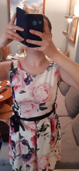 Sukienka biała w duże kwiaty