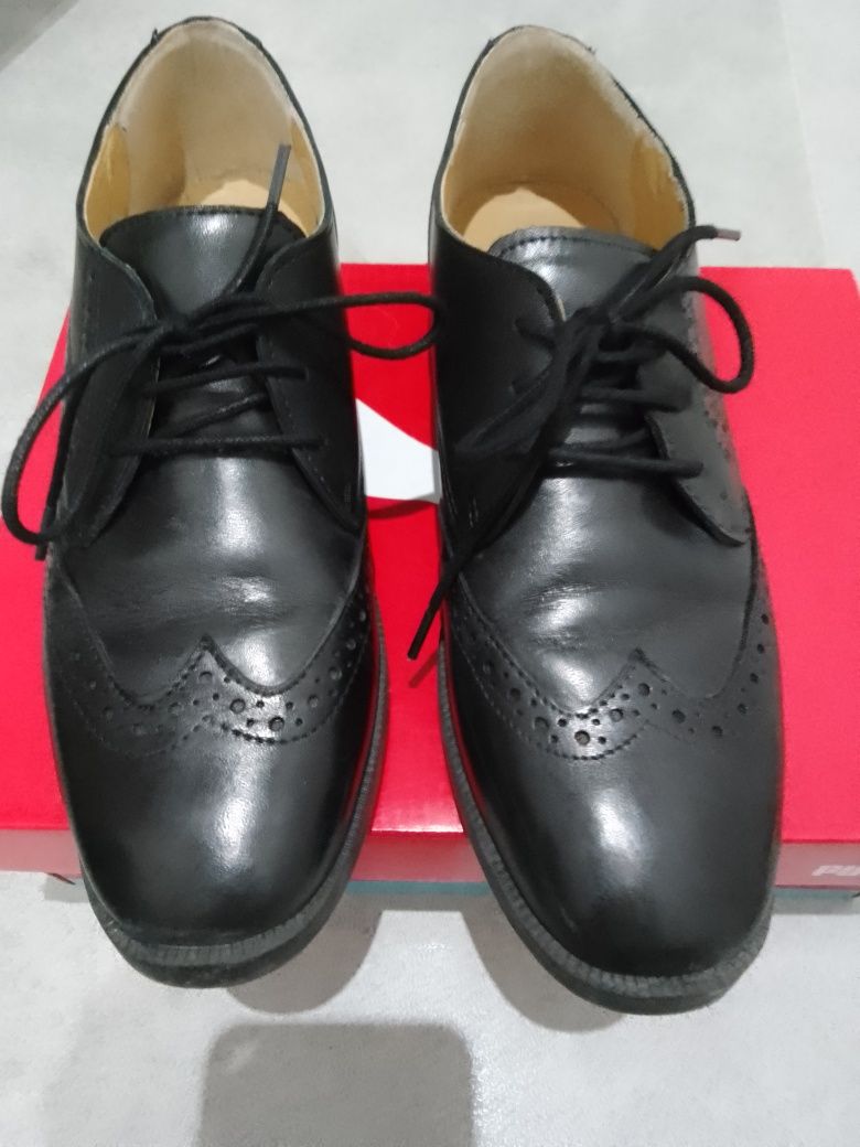 Eleganckie buty chłopięce r37 czarne komunia
