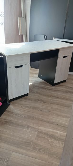 Продам двоярусне дитяче ліжко з письмовим столом. Можна окремо