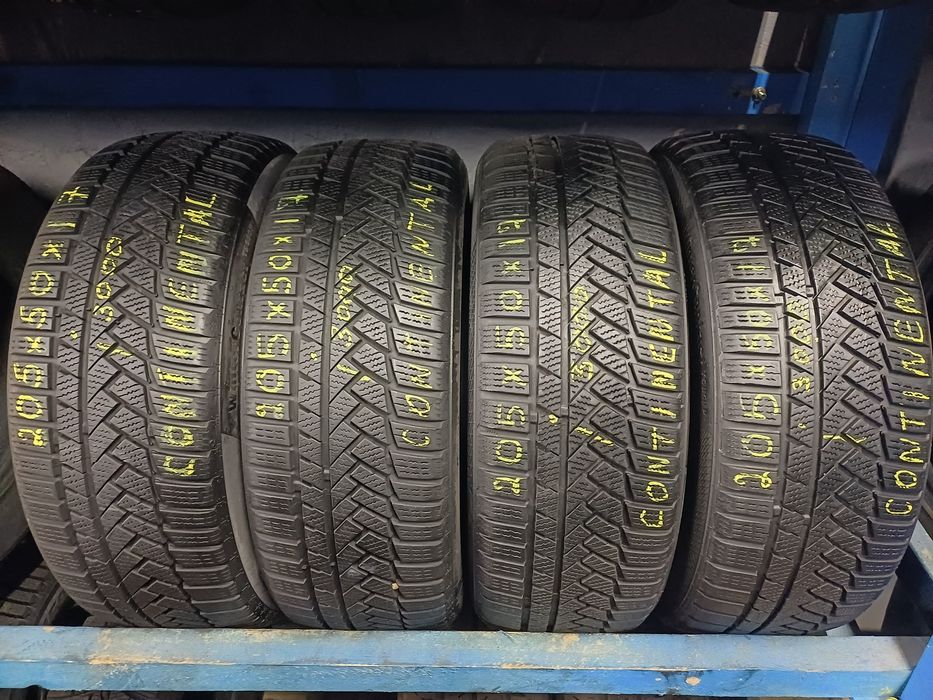 Комплект зимових шин. Continental 205/50R17 205.50.Р17