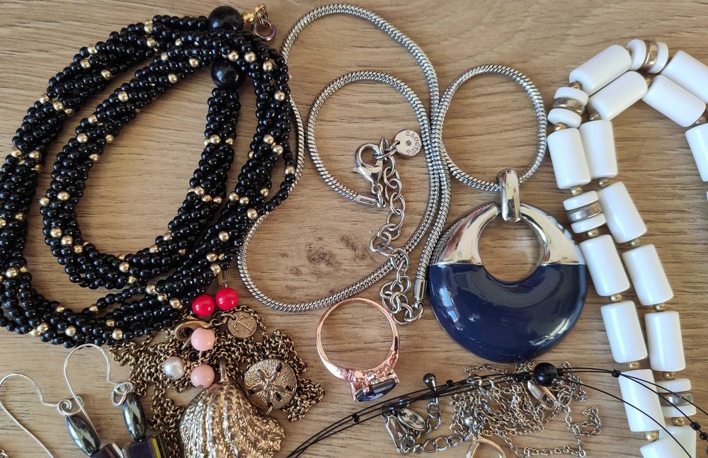 Лот вінтажної біжутерії ціна за все