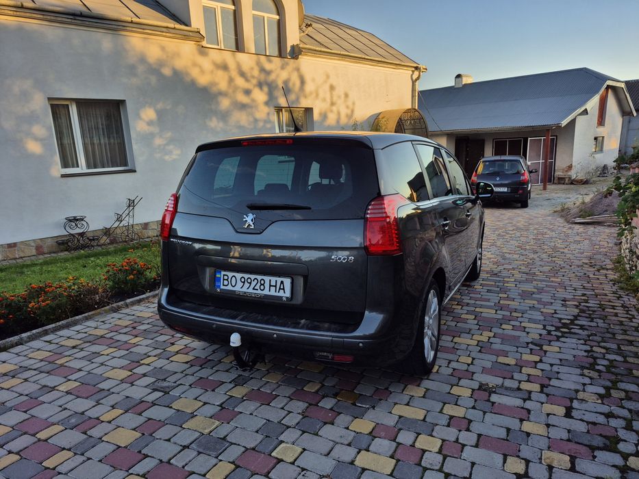 Peugeot 5008 1.6 бензин