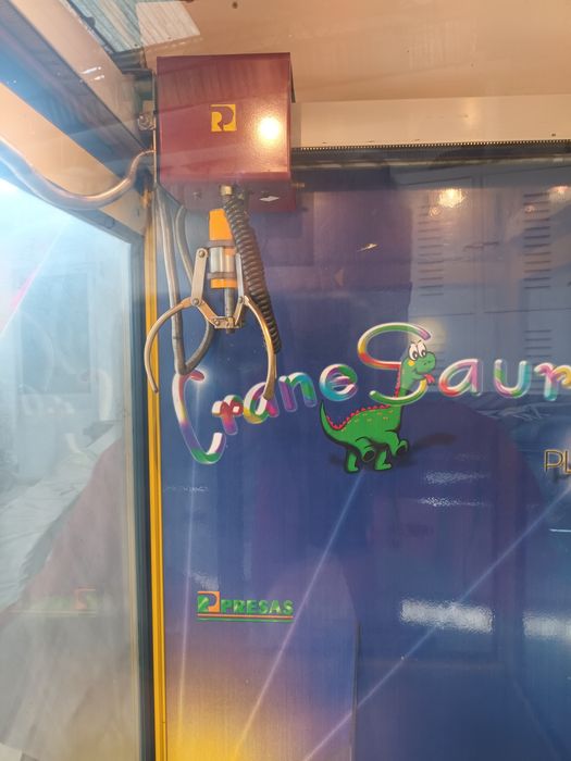 Máquina tipo Grua Crane Diversão Peluches Brindes Expendedora