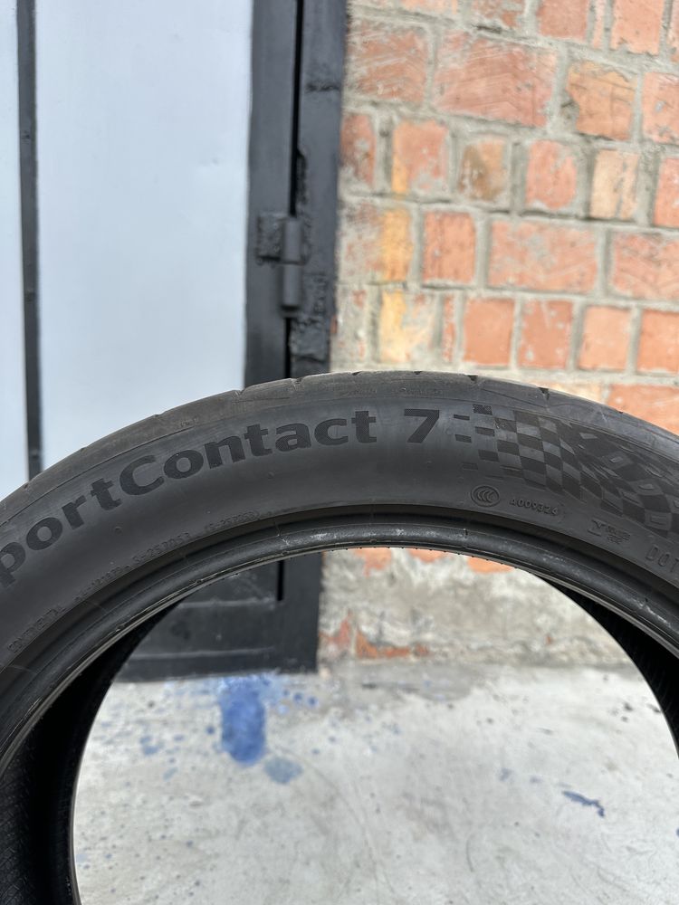 245/45/19 continental