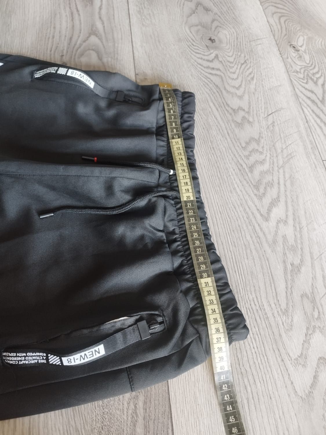 R.XL czarny dres z modnymi białymi paskami