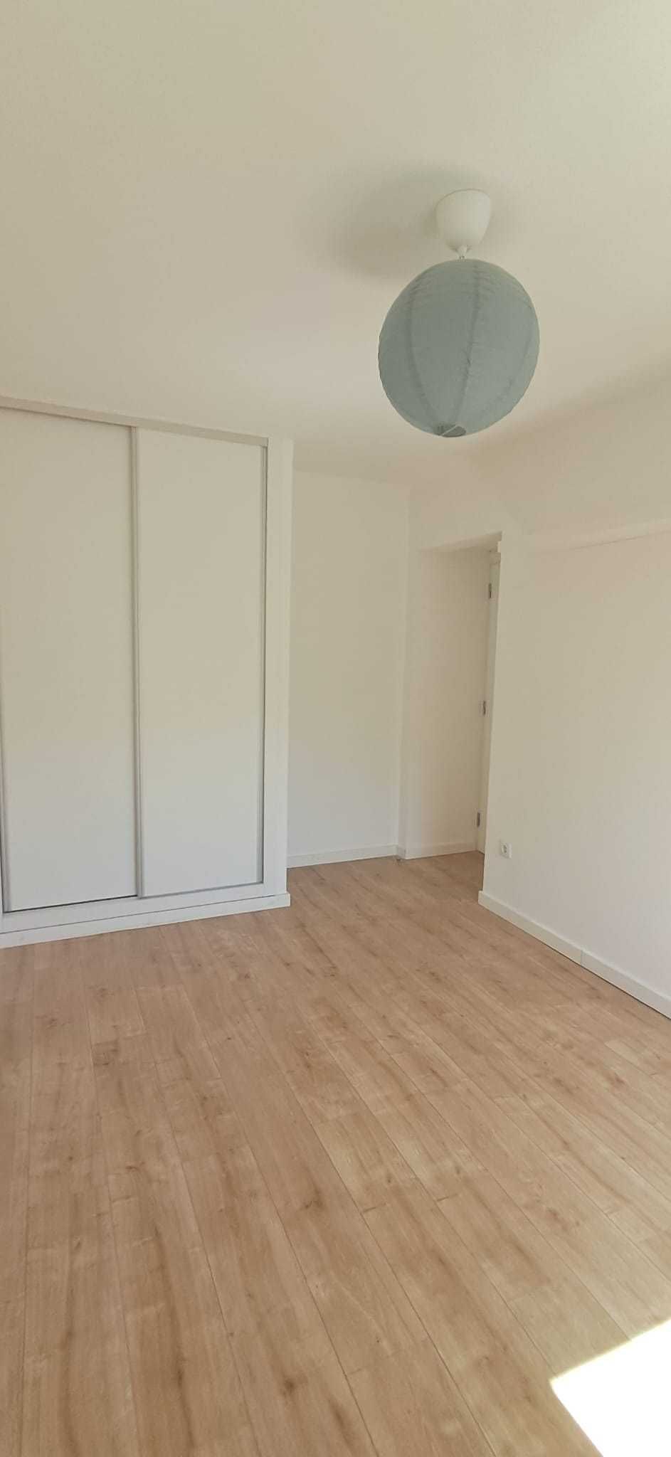 T2 totalmente renovado, com vista mar, em Paço de Arcos