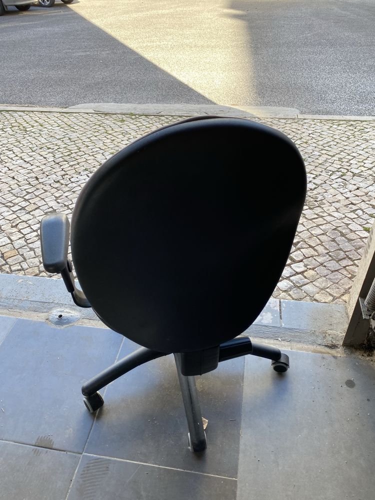 Cadeira de escritorio semi-nova