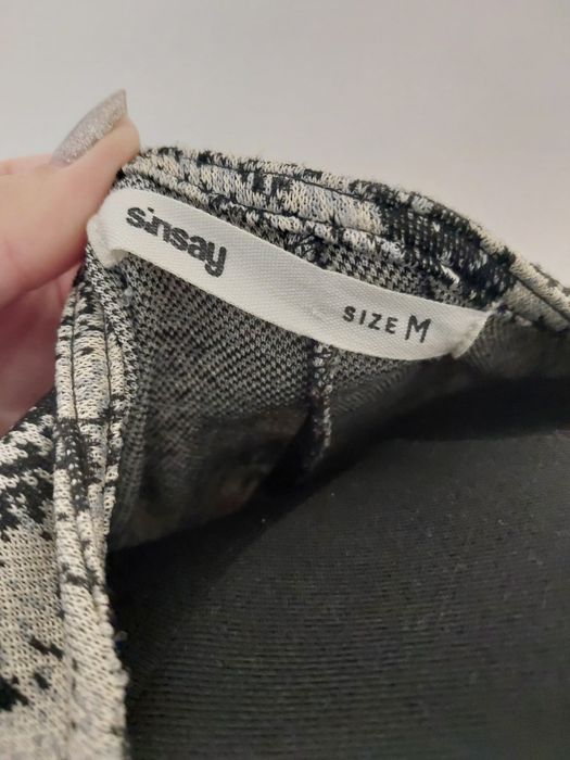 Sukienka wężowy wzór r.M