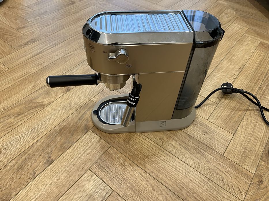 DeLonghi Dedica EC 685 W кавоварка, кавомашина.