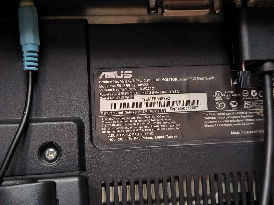 Монитор 22 дюймов , vga dvi sound