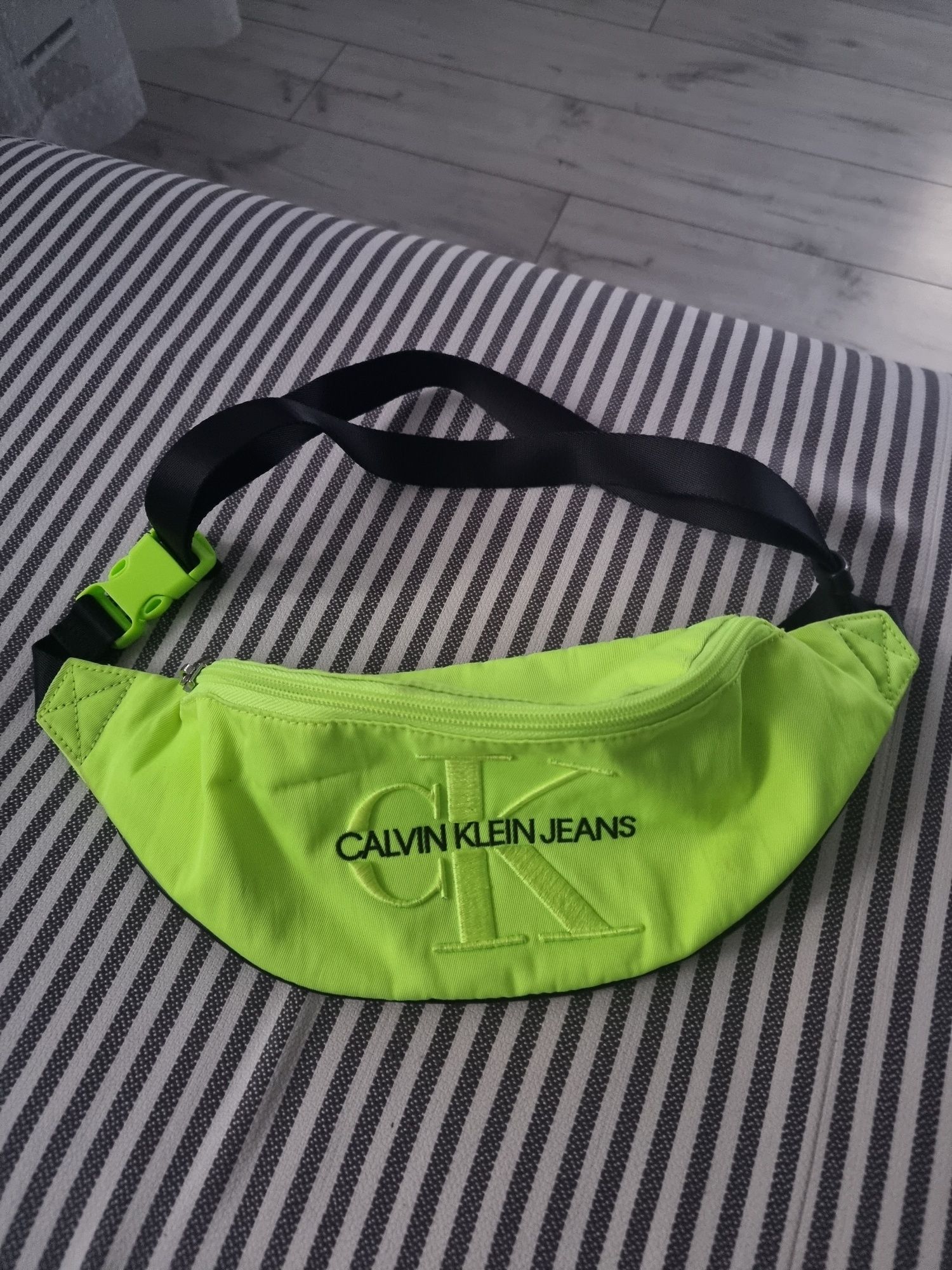 Oryginalna nerka Calvin Klein Neon