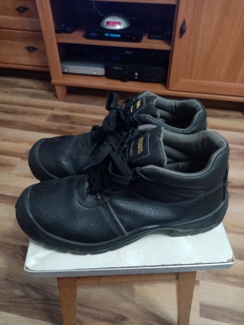 Buty robocze rozmiar 47. Dowóz Ostrowiec.