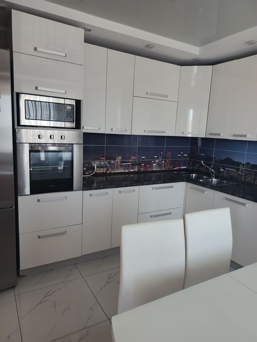 Продам 3 кімнатну квартиру Виставка ЖК Рауш