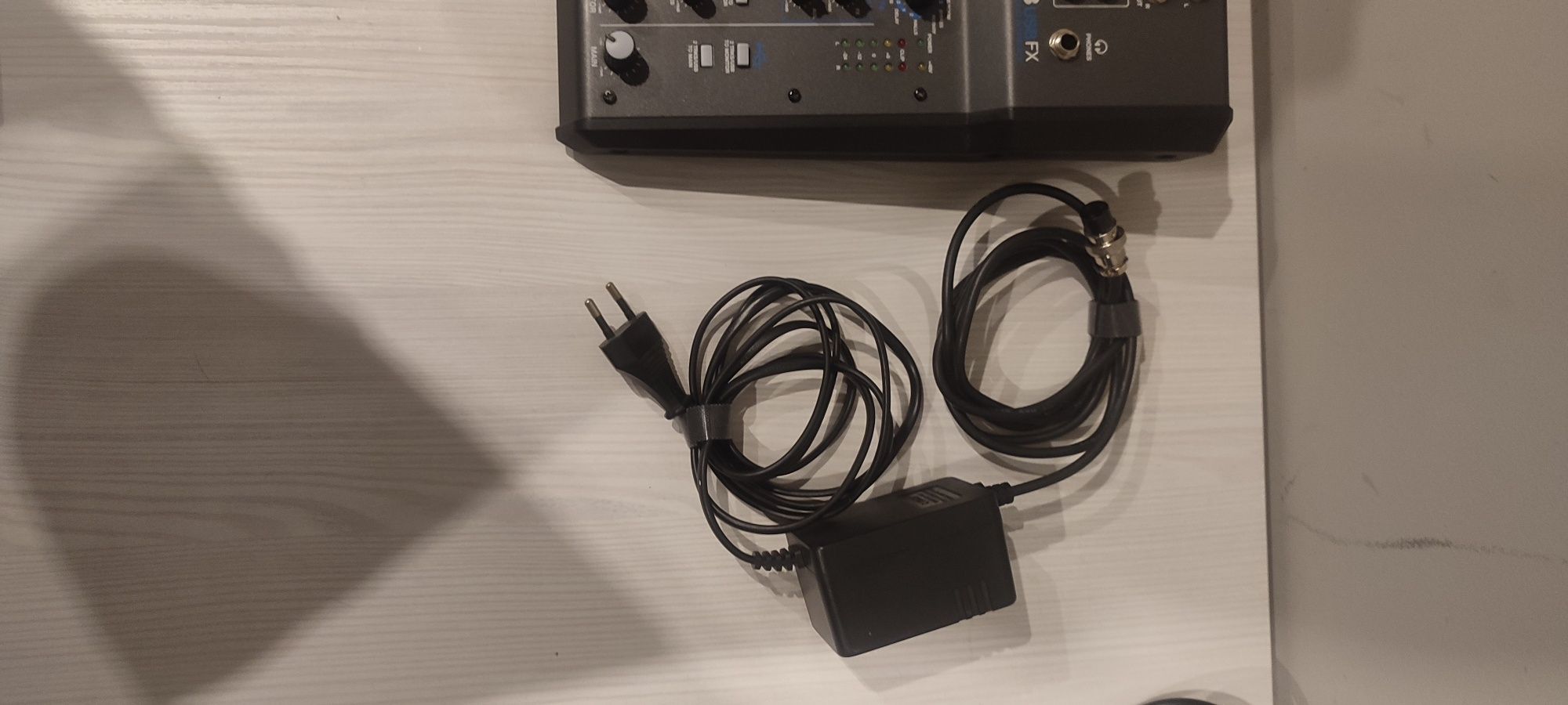 Sprzedam mixer alesis multimix 8