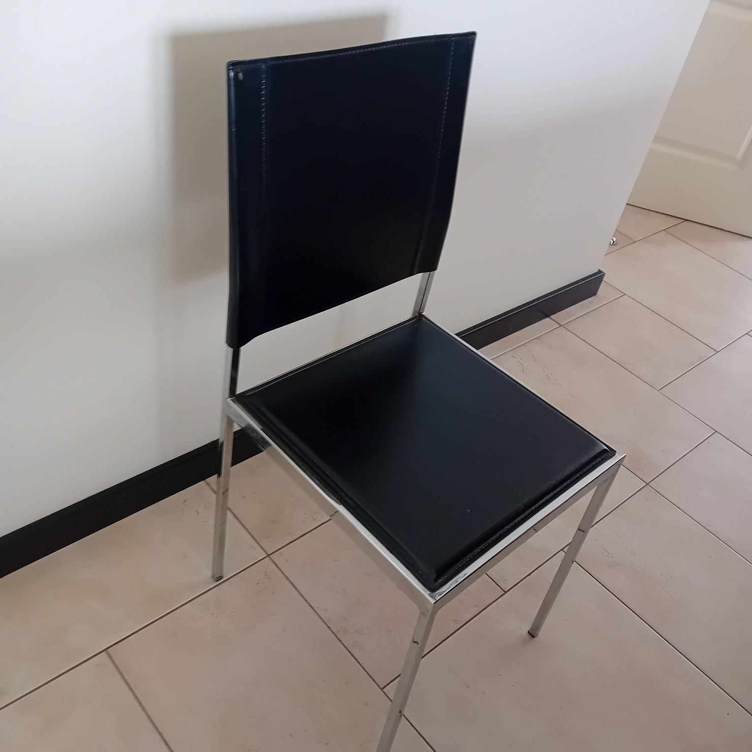 Krzesła metalowe chromowane