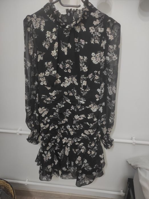 Damska sukienka w kwiaty firmy Taranko