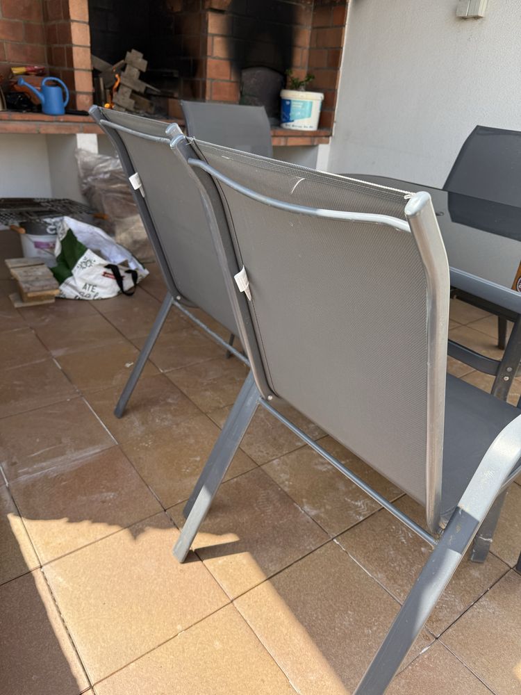 Mesa exterior com cadeiras