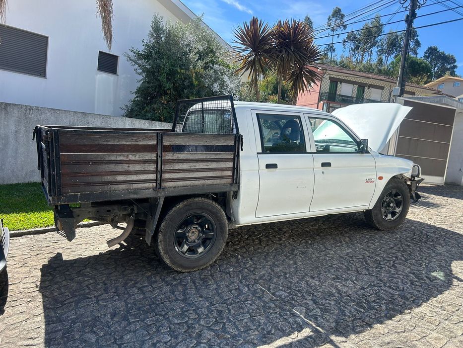 Caixa em madeira  Mitsubishi L200