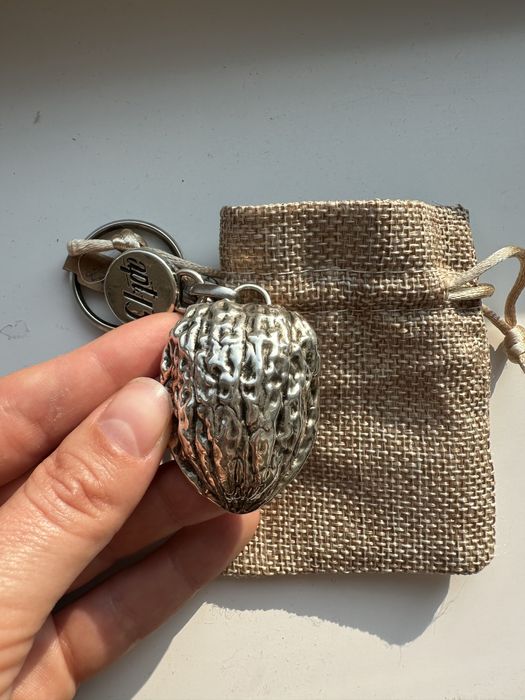 Новий брелок/сувенір срібний горіх, ручна робота