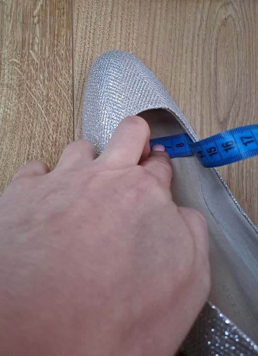 Женские нарядные блестящие туфли на каблуке