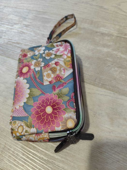 Estojos grandes novos